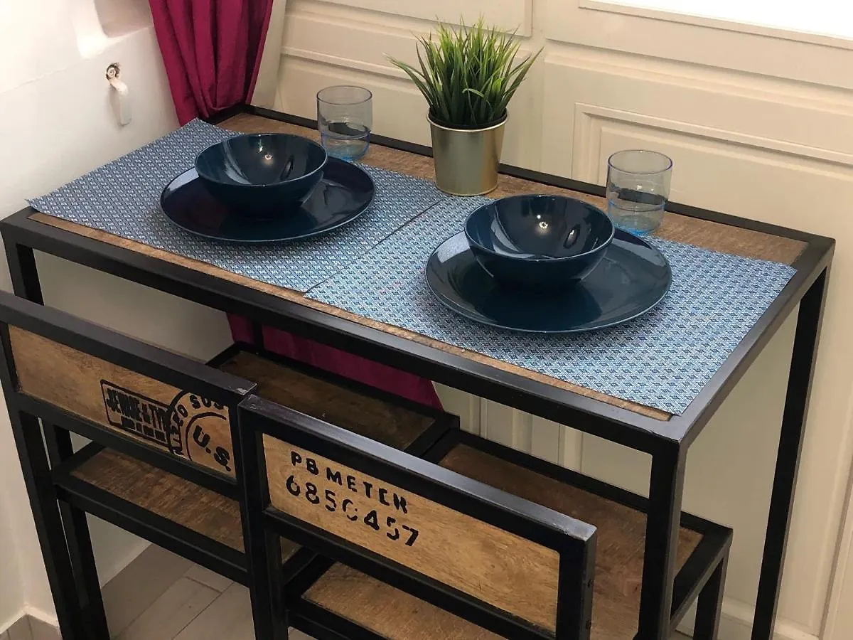 Little Boudoir Of Champs-elysées Parigi