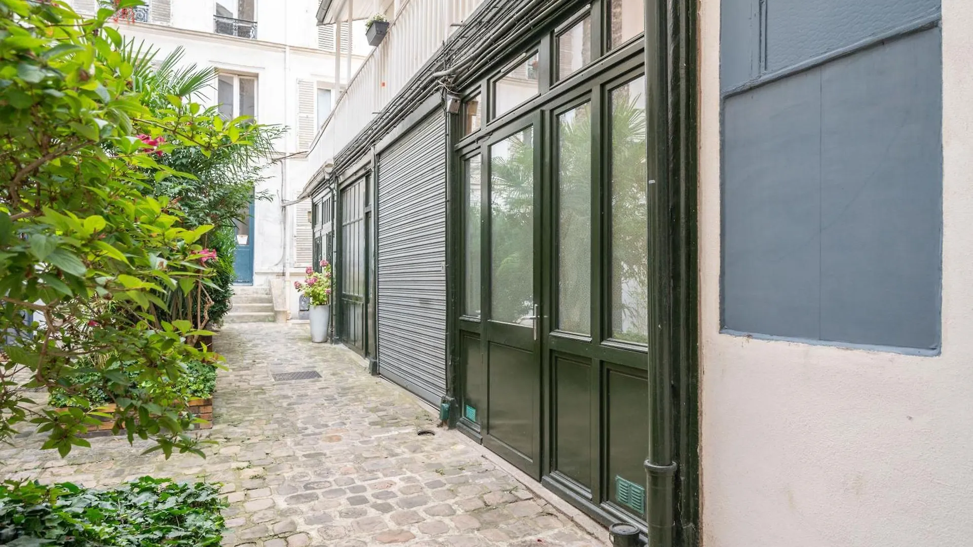 Little Boudoir Of Champs-elysees Apartment