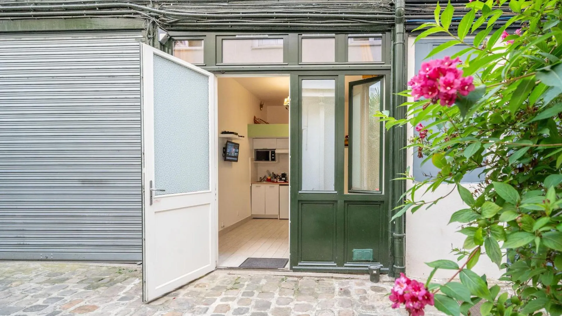 Little Boudoir Of Champs-elysees Apartment *